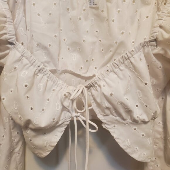 H&M Eyelet Lace Top - Picture 2 of 2